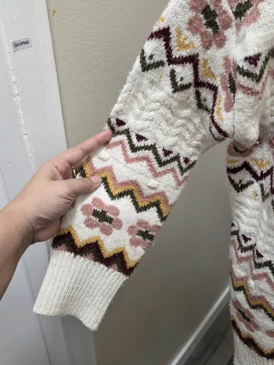 Dex Cream Cardigan with Pattern - Picture 3 of 10